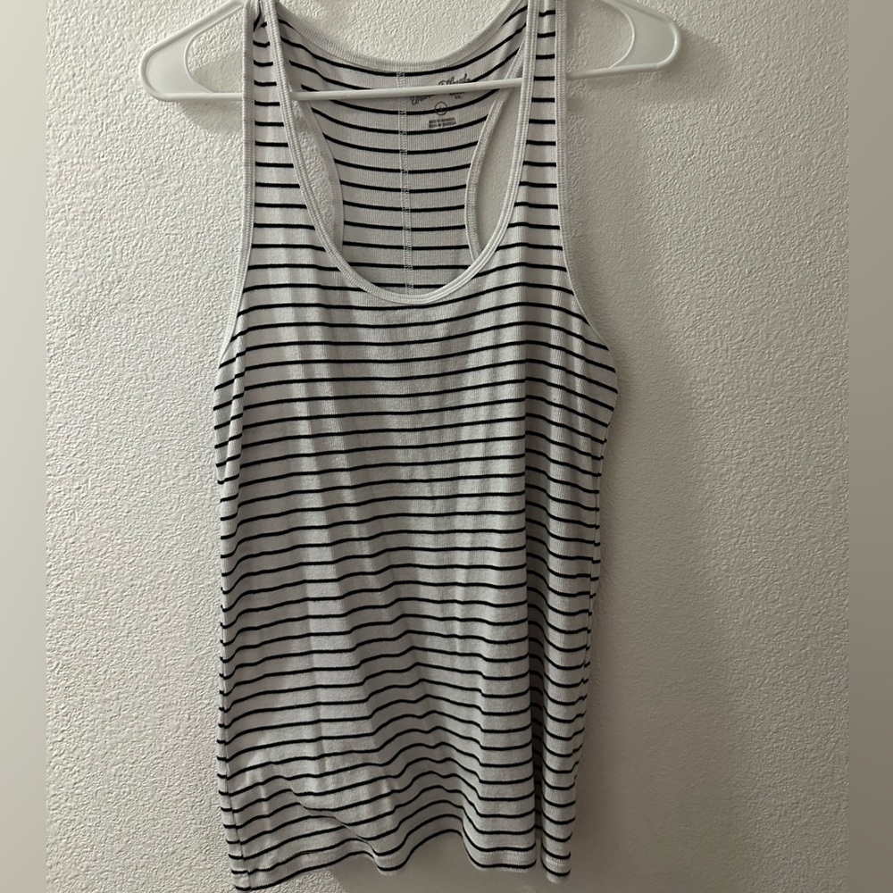 Women’s Universal Thread black and white striped tank top. Size L.